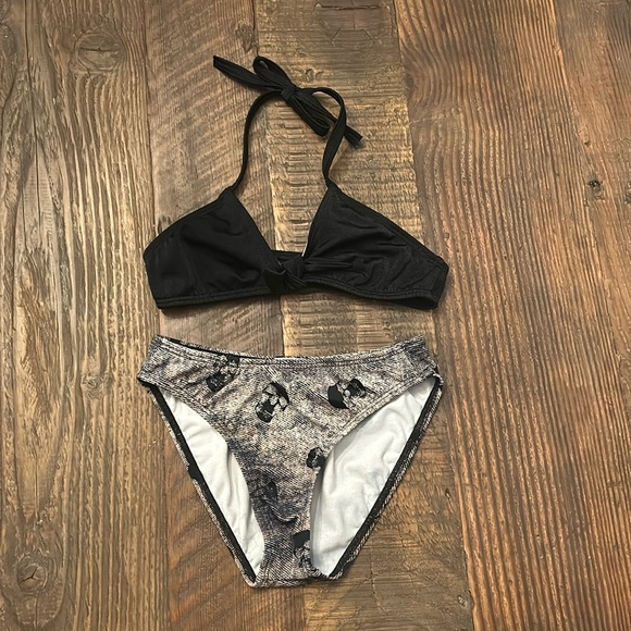 Random Hearts Skulls Bikini Size 7 - Picture 1 of 6